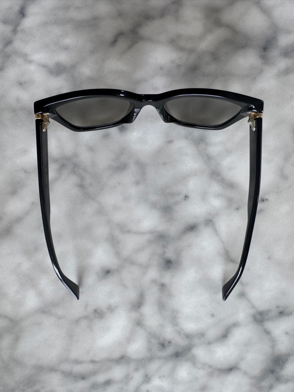 Gucci Black Sunglasses with Hard Shell Case - Picture 6 of 10